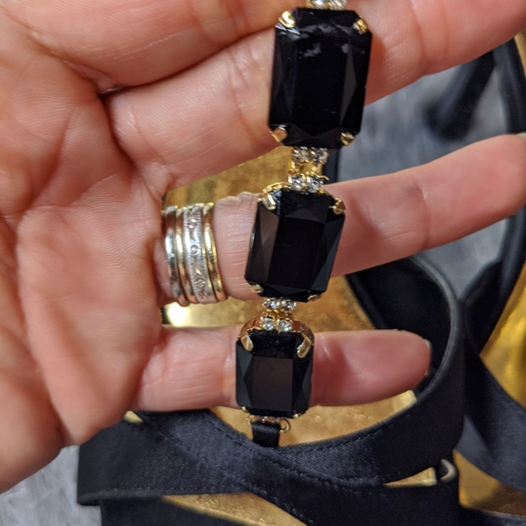 Sandals / Heels - Picture 6 of 8